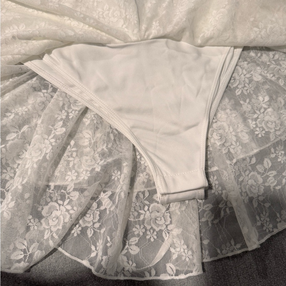 Chic White Lace Ruffle Chemise - Picture 9 of 12